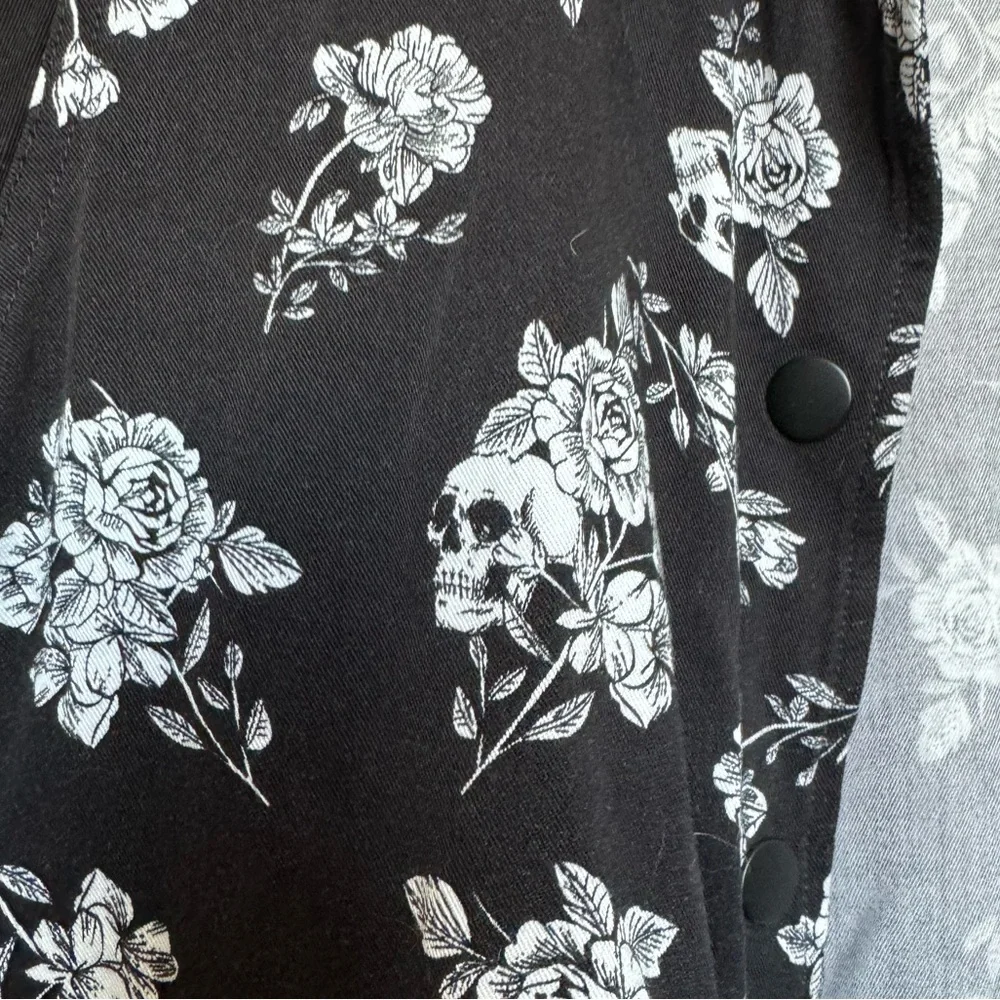 Torrid Floral Skull Bomber size 2 - Picture 6 of 6